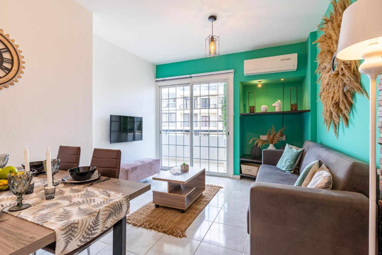 Araminta 2-Bedroom Apartment In Larnaca Dış mekan fotoğraf